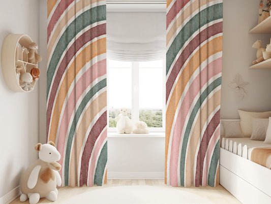 Halı Vagonu HV284 Gökkuşağı Desen Çocuk Odası Kadife Kumaş Fon Perde, renkli ve modern tasarımıyla çocuk odası dekorasyonuna şıklık katıyor. Çocuk Odası Fon Perde.