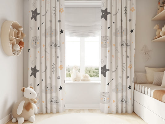 Halı Vagonu HV249 Gökyüzü ve Ayıcık İskandinav Desen Çocuk Odası Kadife Kumaş Fon Perde, sevimli desenleriyle çocuk odasına renk katıyor. Çocuk Odası Fon Perde olarak ideal seçim.