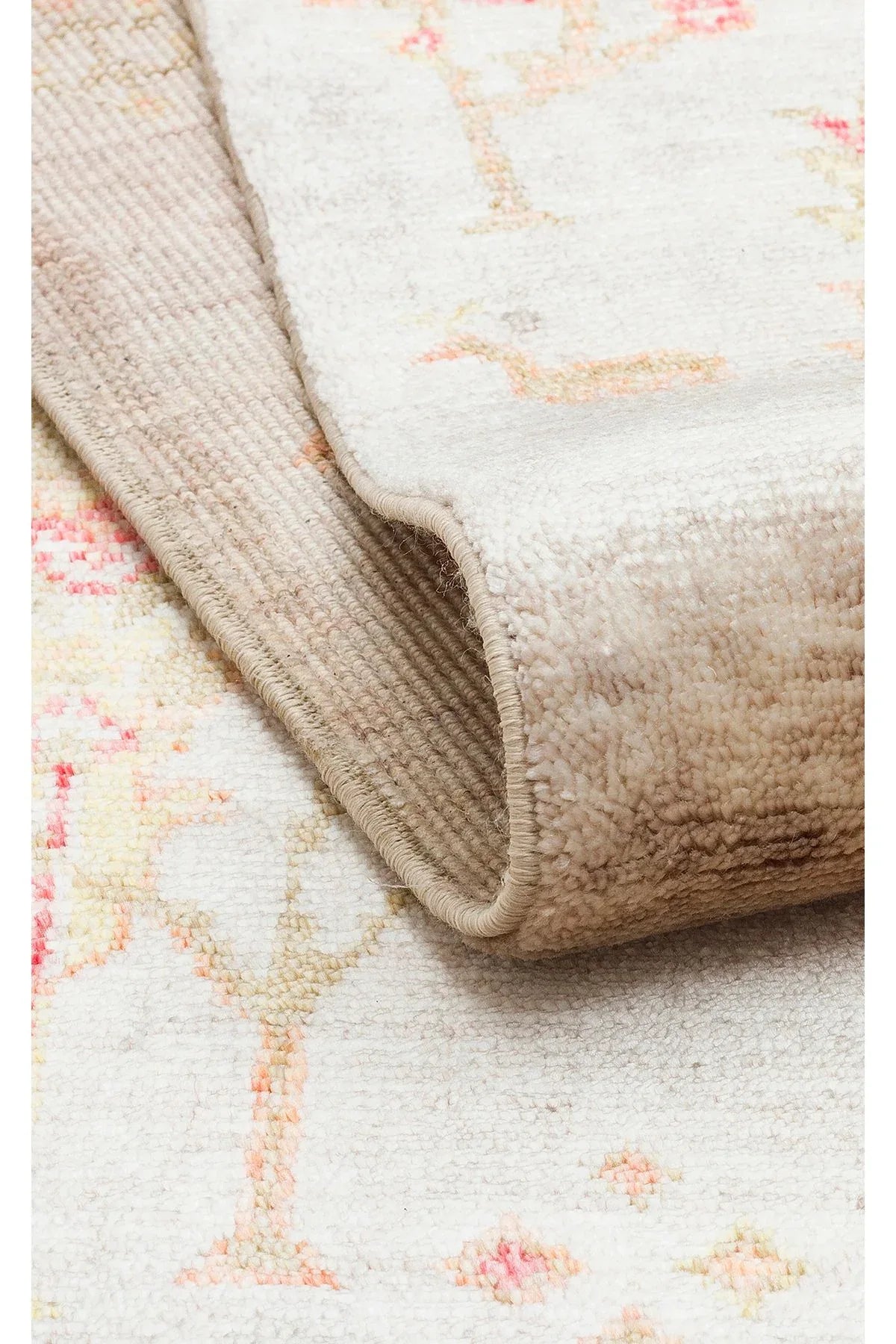 ZARA ZR 08 BEIGE AUTUMN Otantik Desenli Özel Hav Vermeyen ve Kolay Temizlenebilir Tensel Kullanılarak El Emeği ile Özel Tezgahlarda Üretilen Modern Uşak Halısı - HALI VAGONU