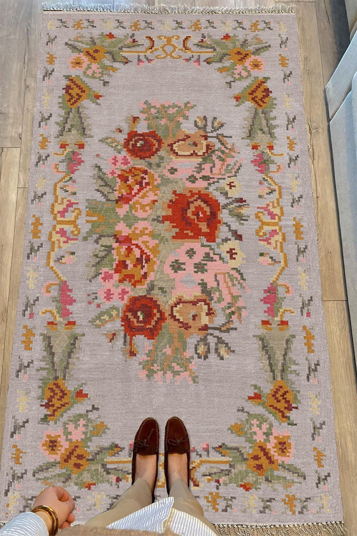 Cotton Serisi Kırmızı Çiçekli Bordürlü Gri Taban Otantik Dekoratif Dokuma Taban Kilim