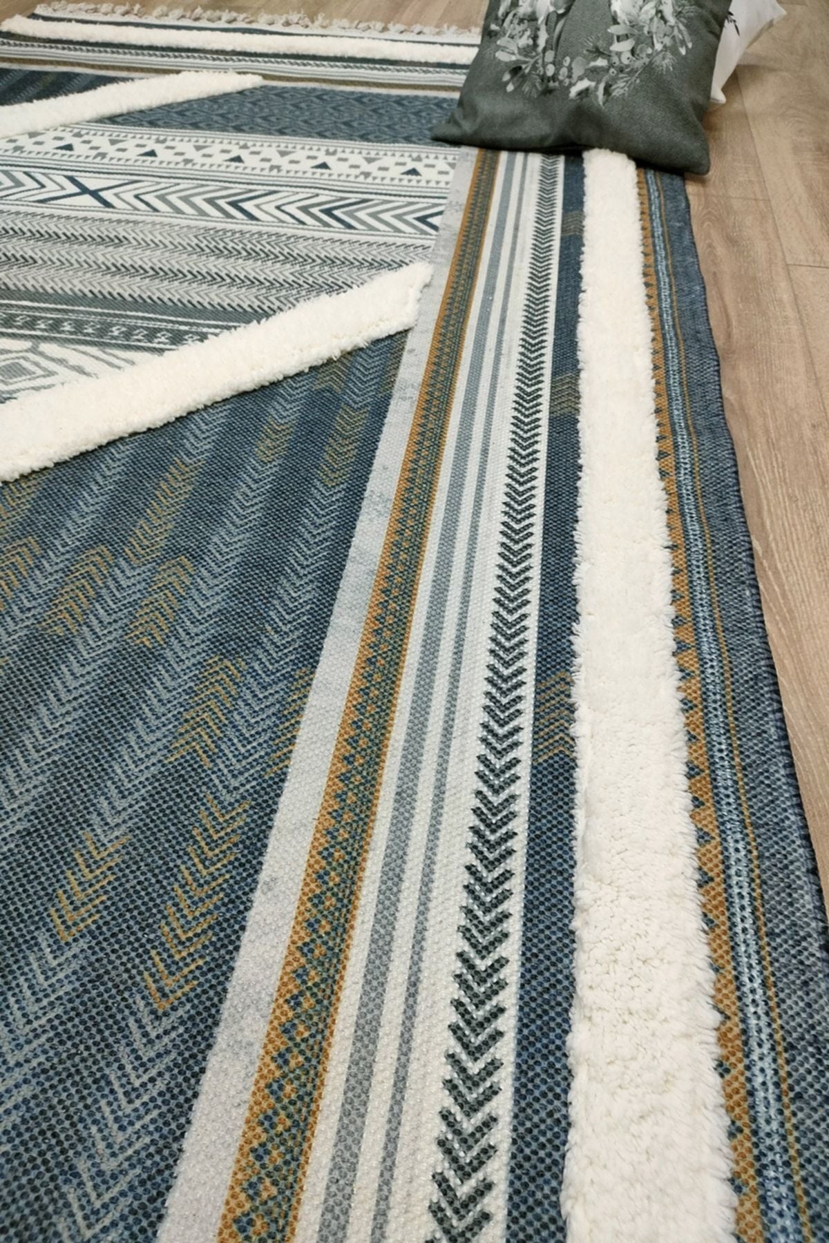 Tafting Kilim Serisi Üzeri Peluşlu Dokuma Taban Dekoratif Kilim