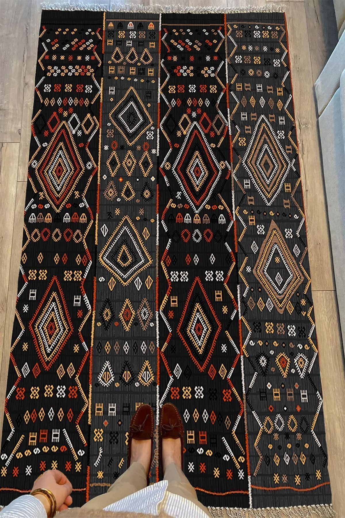 Cotton Serisi Siyah Gri Orta Çağ Motifli Otantik Eskitme Desenli Dekoratif Dokuma Taban Kilim