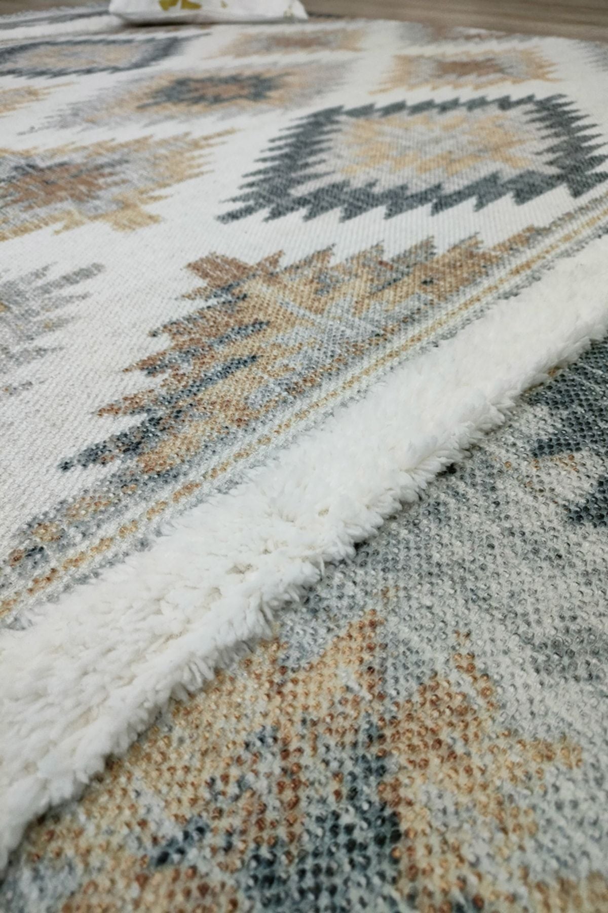 Tafting Kilim Serisi Üzeri Peluşlu Dokuma Taban Dekoratif Kilim
