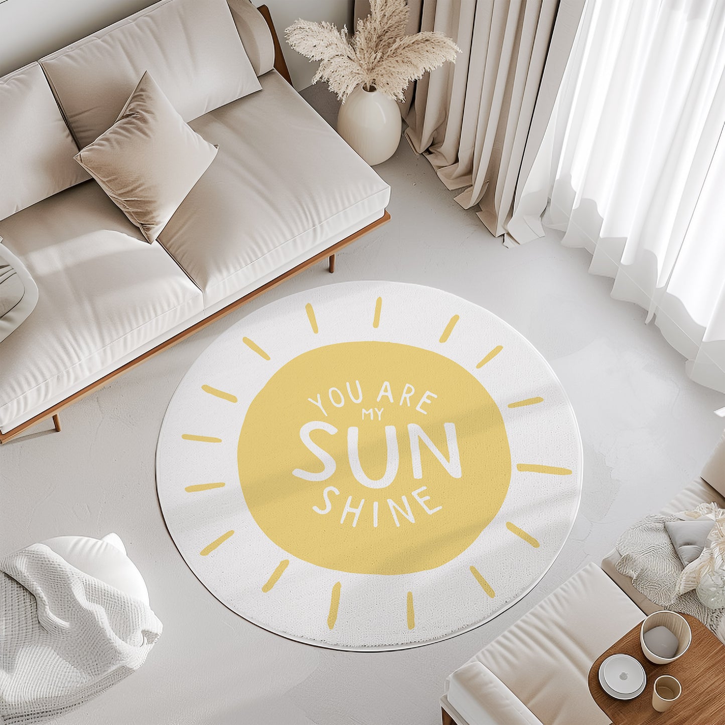 Modern bir oturma odasında, sarı güneş tasarımlı 'You Are My Sunshine' halı, ferah bir ortamda şıklık katıyor.