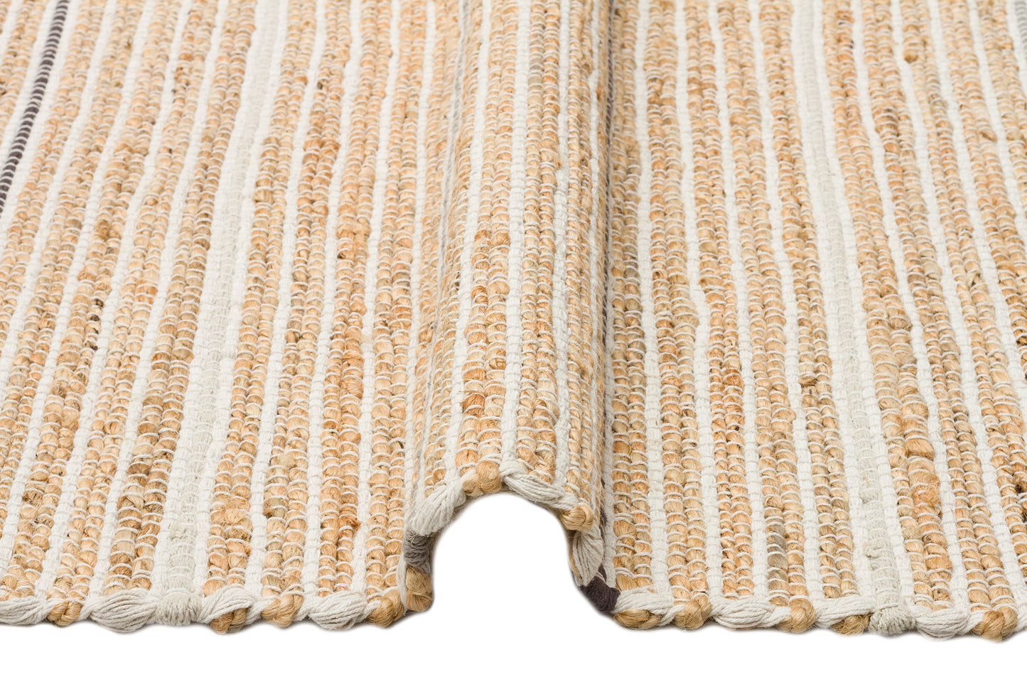 Juno Jüt Ech 05 Doğal Gri Flatweave El Dokuma Naturel Jüt Hasır Halı - Çift taraflı kullanımı ve saçaklı kenar yapısıyla modern bir dekorasyon unsuru.