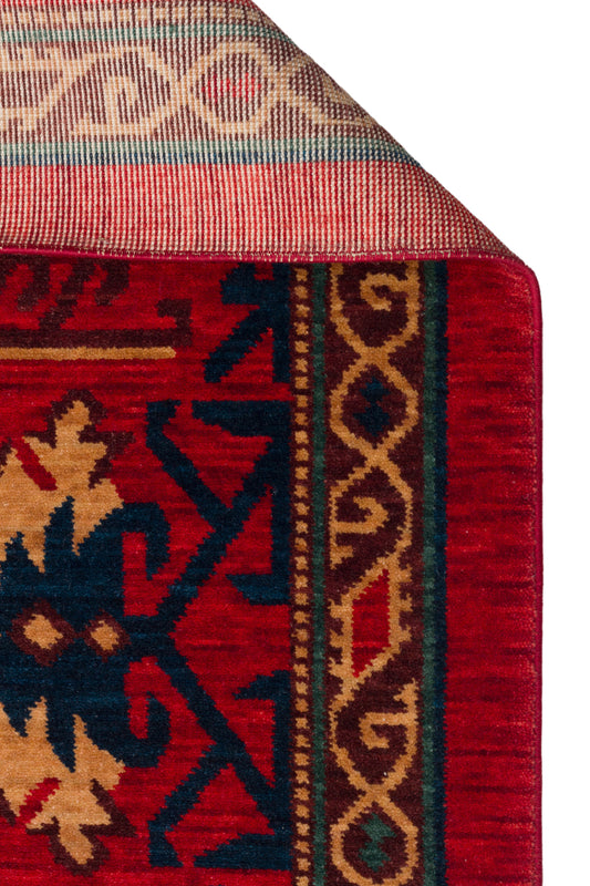 Kadim KDM 04 Red Anadolu Motiflerine Sahip Yeni Zellanda Yünü ile Üretilen Halı - Kadim Yün Kara Tezgah Halısı'nın detayları ve zarafeti.