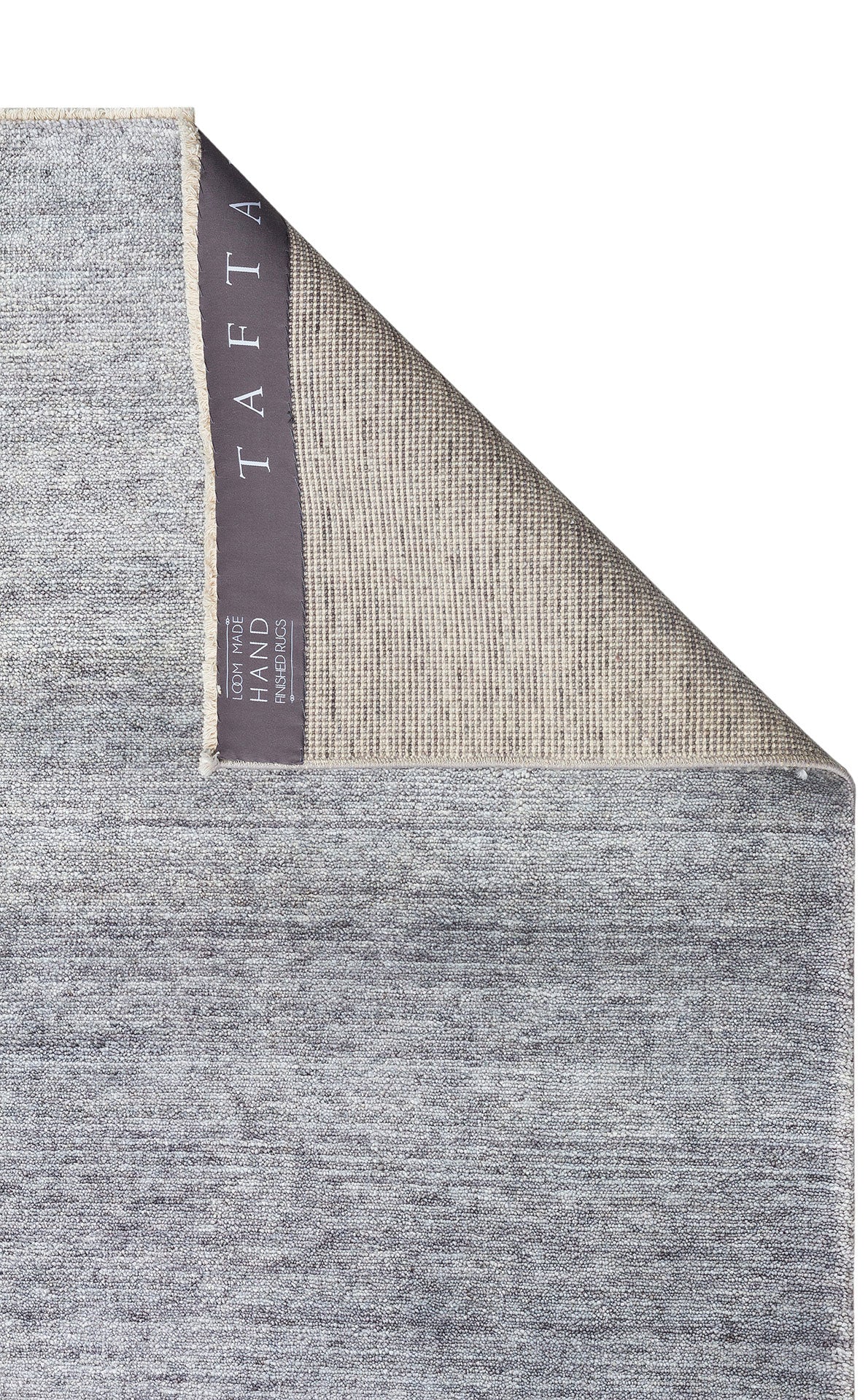 Taftan TF PLAIN D. GREY Halı, Overdyed tarzıyla dikkat çekiyor. Taftan Özel Tezgah Halısı olarak tasarlanmış zarif bir parça.