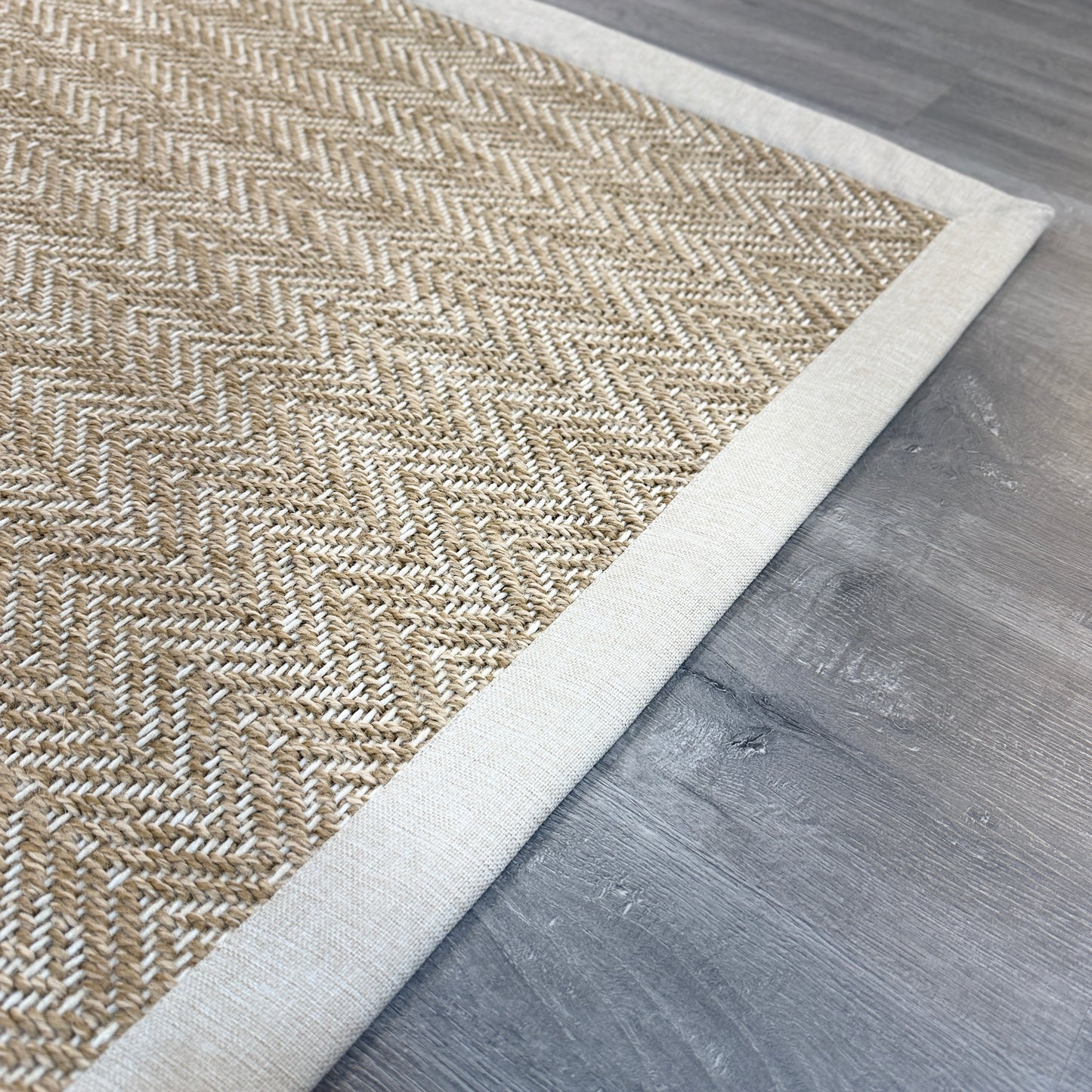 Krem Kumaş Bordürlü Beyaz Detaylı Bej Balık Sırtı Sisal Halı - El Yapımı, Dayanıklı, Modern Tasarım - ZHR 02 Natural White - Krem Bordür
