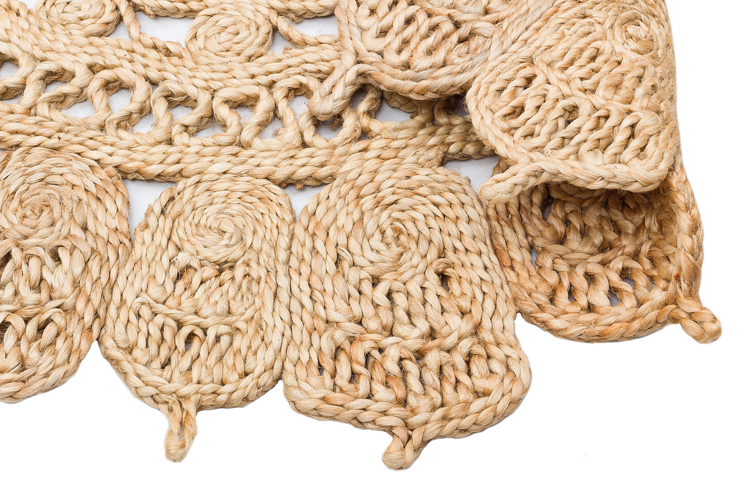 SOLO CA-108 Natural Jüt Hasır Halı, 2200 gr/m2 ağırlığı ile sağlam yapısını gösteriyor.