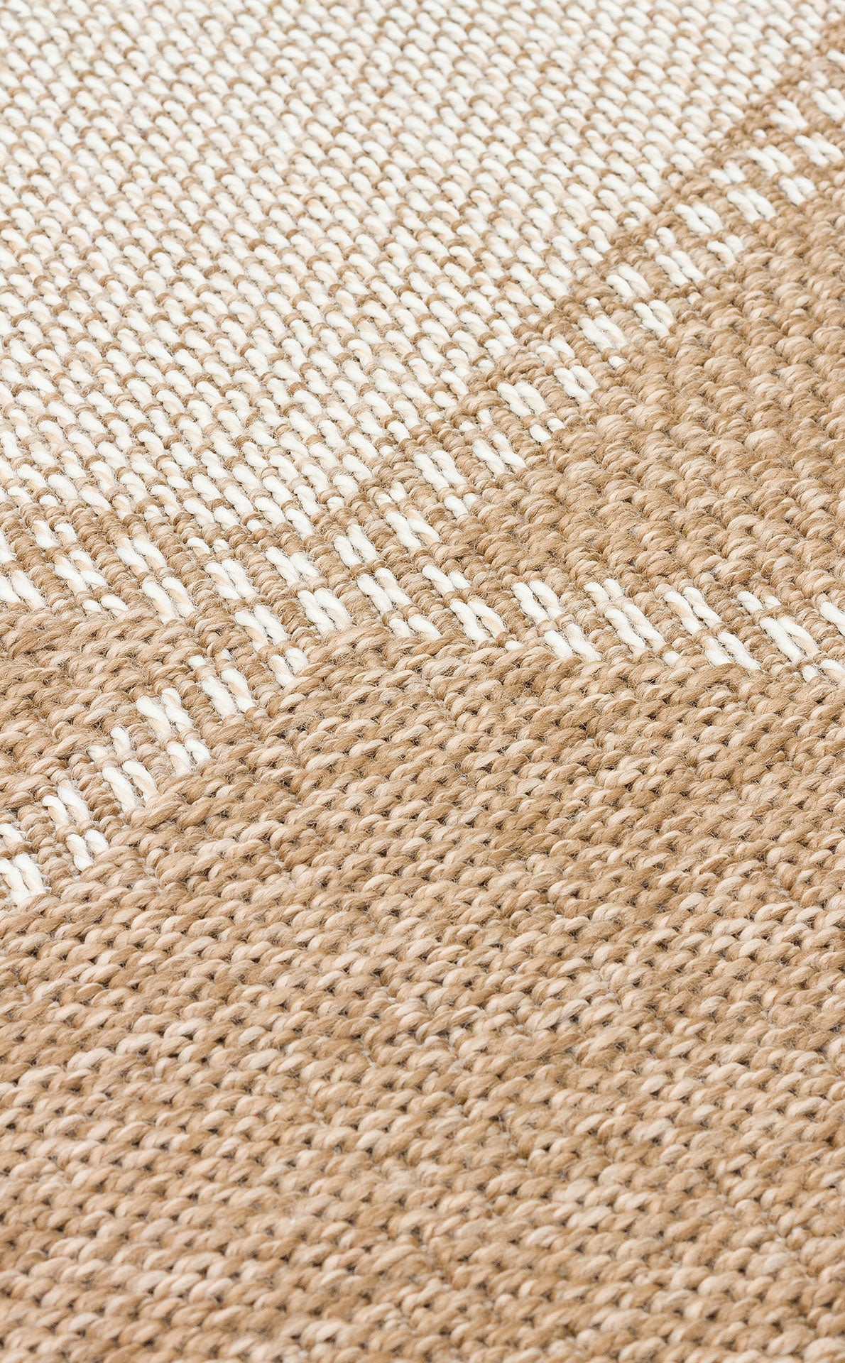 Özel overlok kenar bitimi ile Halı Vagonu Lalibela LLB04 NATURAL jüt sisal halı, estetik ve dayanıklılığı bir araya getiriyor.