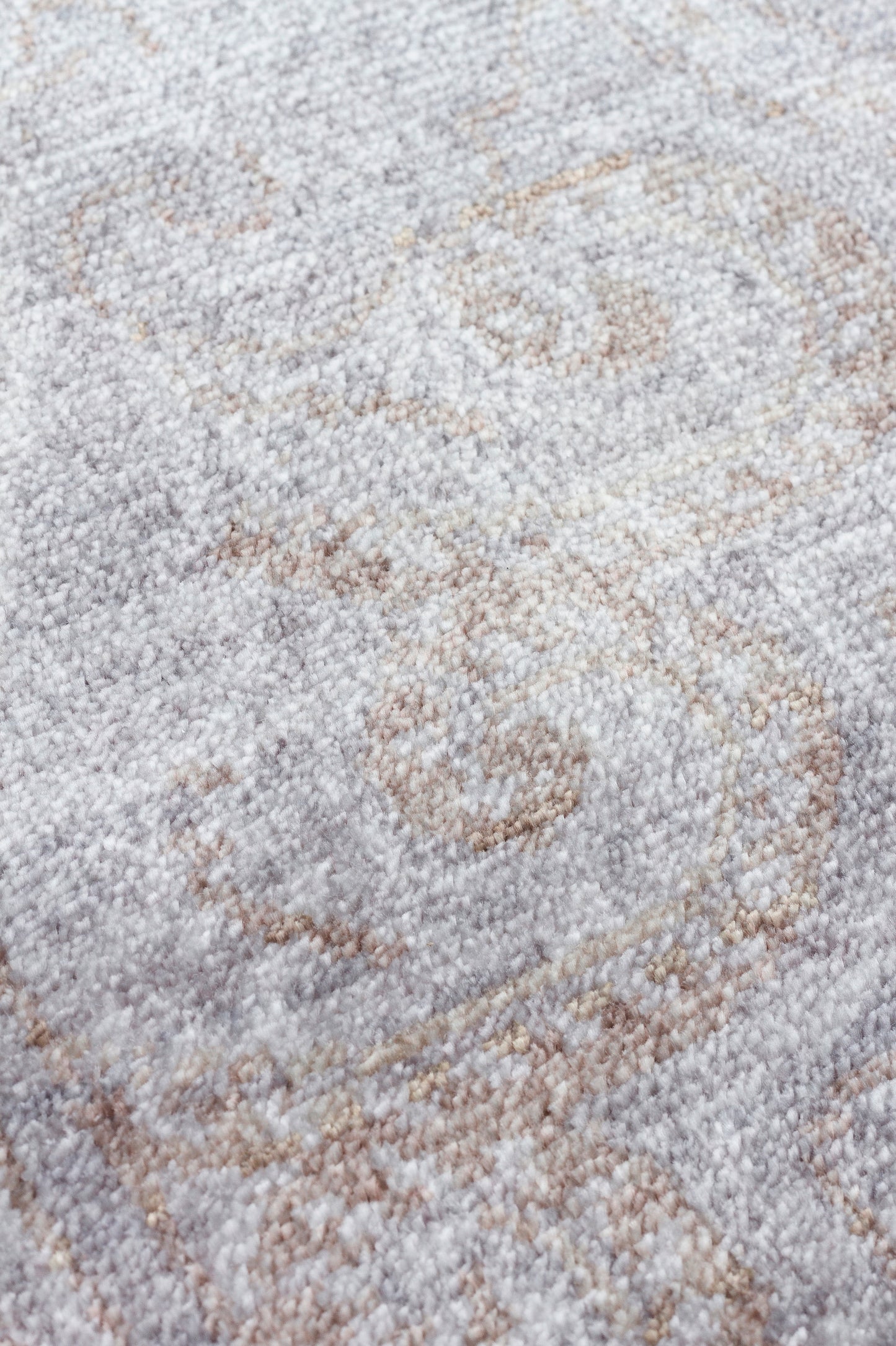 Uzakdoğu gelenekleri ile üretilmiş Taftan TF 03 Dark Grey Bronze Taftan Özel Tezgah Halısı.