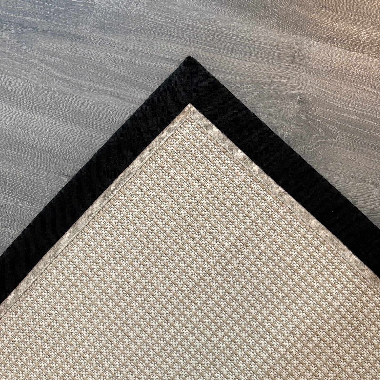 Siyah Krem Çift Kumaş Çerçeveli Krem Sisal Halı - El Yapımı, Dayanıklı, Modern Tasarım - HVSB08