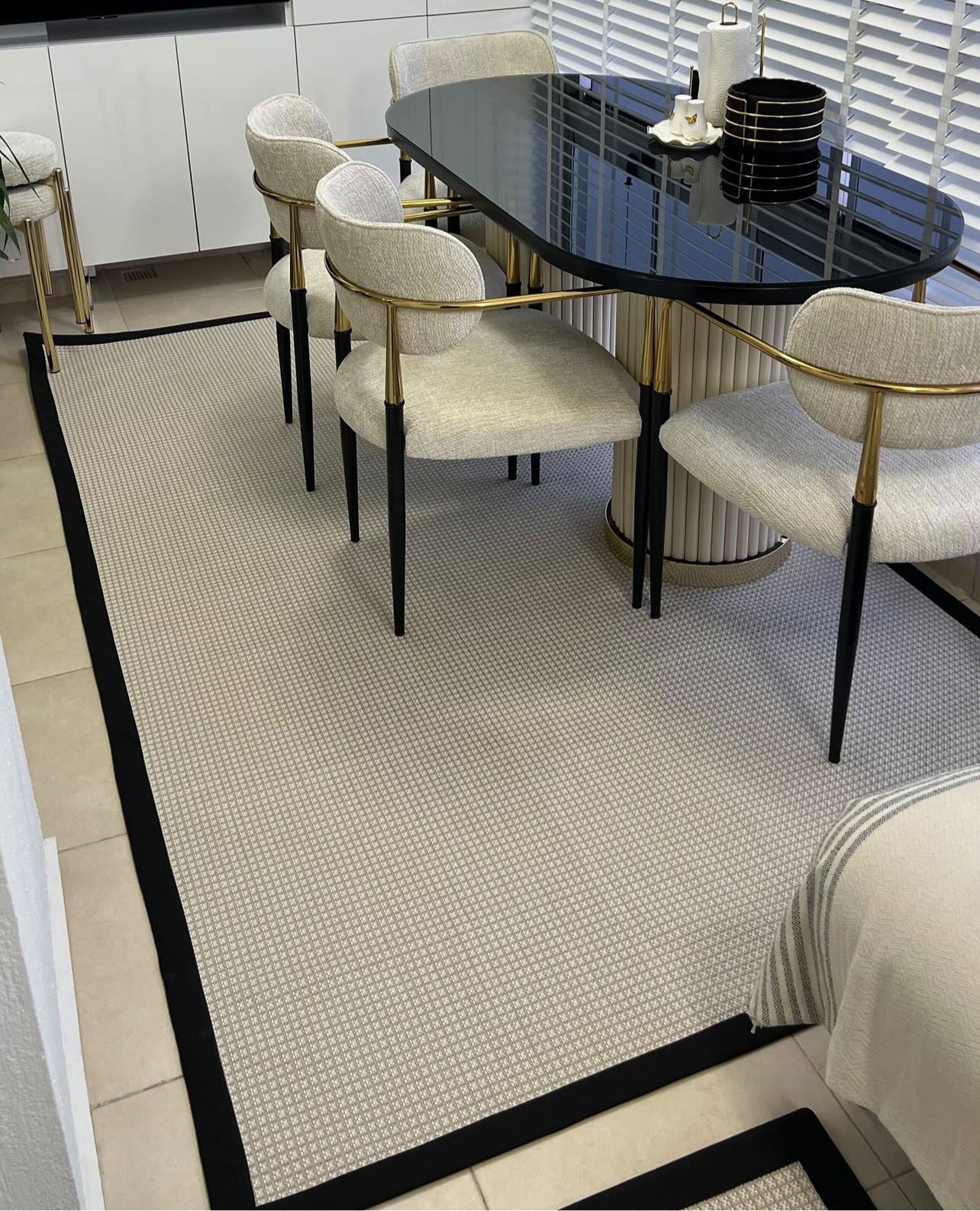 Siyah Kumaş Bordürlü Krem Sisal Halı - El Yapımı, Dayanıklı, Modern Tasarım - HVSB01