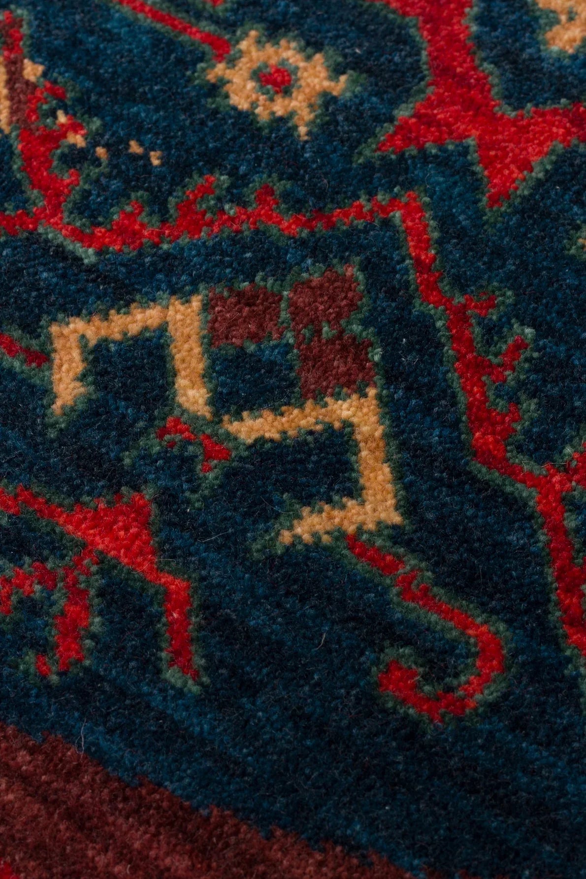 Kadim KDM 02 Red Multy Anadolu Motiflerine Sahip Yeni Zellanda Yünü ile Üretilen El Emeği Yüksek Kara Tezgah Halısı - HALI VAGONU