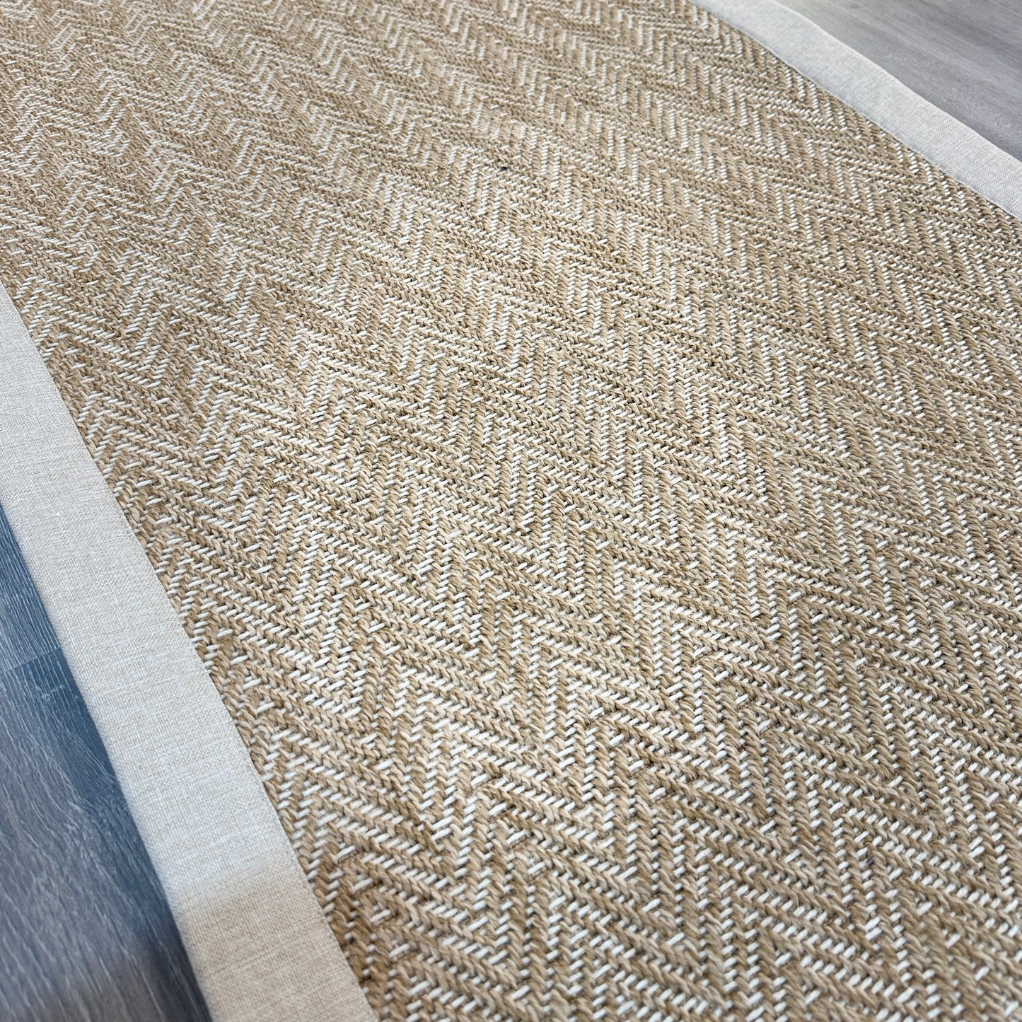 Krem Kumaş Bordürlü Beyaz Detaylı Bej Balık Sırtı Sisal Halı - El Yapımı, Dayanıklı, Modern Tasarım - ZHR 02 Natural White - Krem Bordür