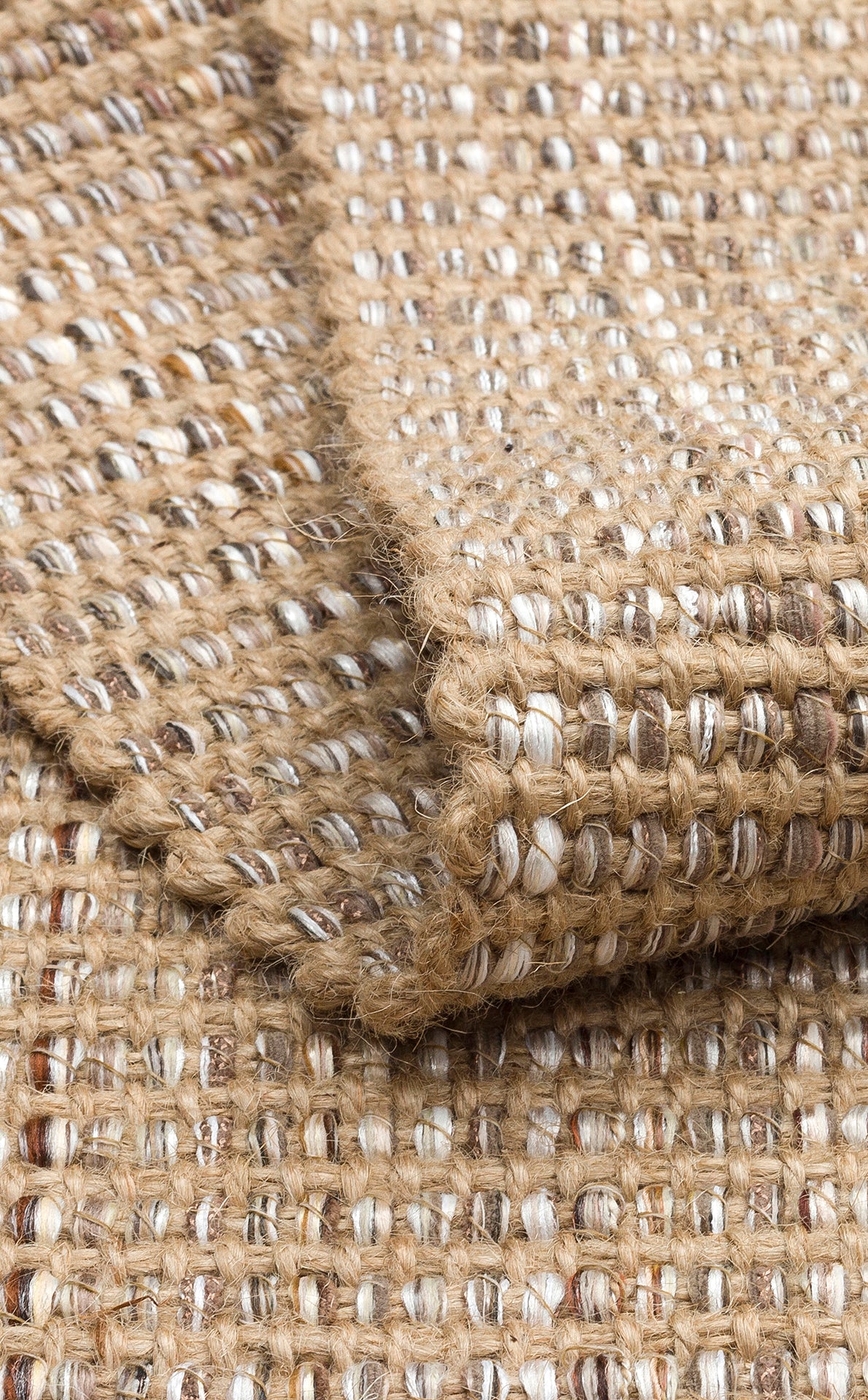 DOHA DH 01 BEIGE Jüt ve Polyester ile Üretilen Çift Taraflı Modern Kilim - Kilim ile birlikte kullanılan dekoratif objelerin gösterildiği bir görsel.
