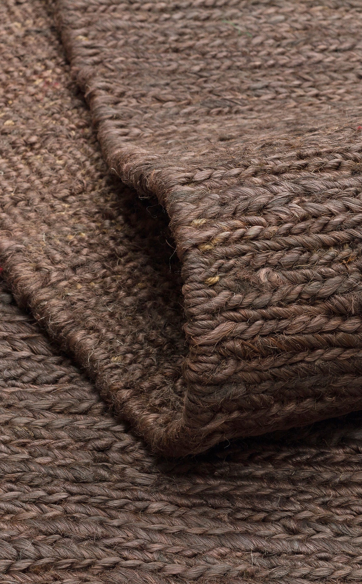 Soumak SMK Plain Brown Örgülü Naturel Kendir Halı, dokuma detaylarıyla ön plana çıkıyor.