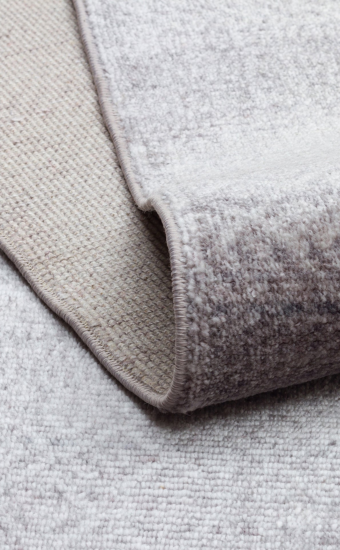 Doğal malzemelerden üretilmiş TAFTAN TF 08 GREY Pakistan Overdyed Tarzı, Taftan Özel Tezgah Halısı ile modern bir görünüm.