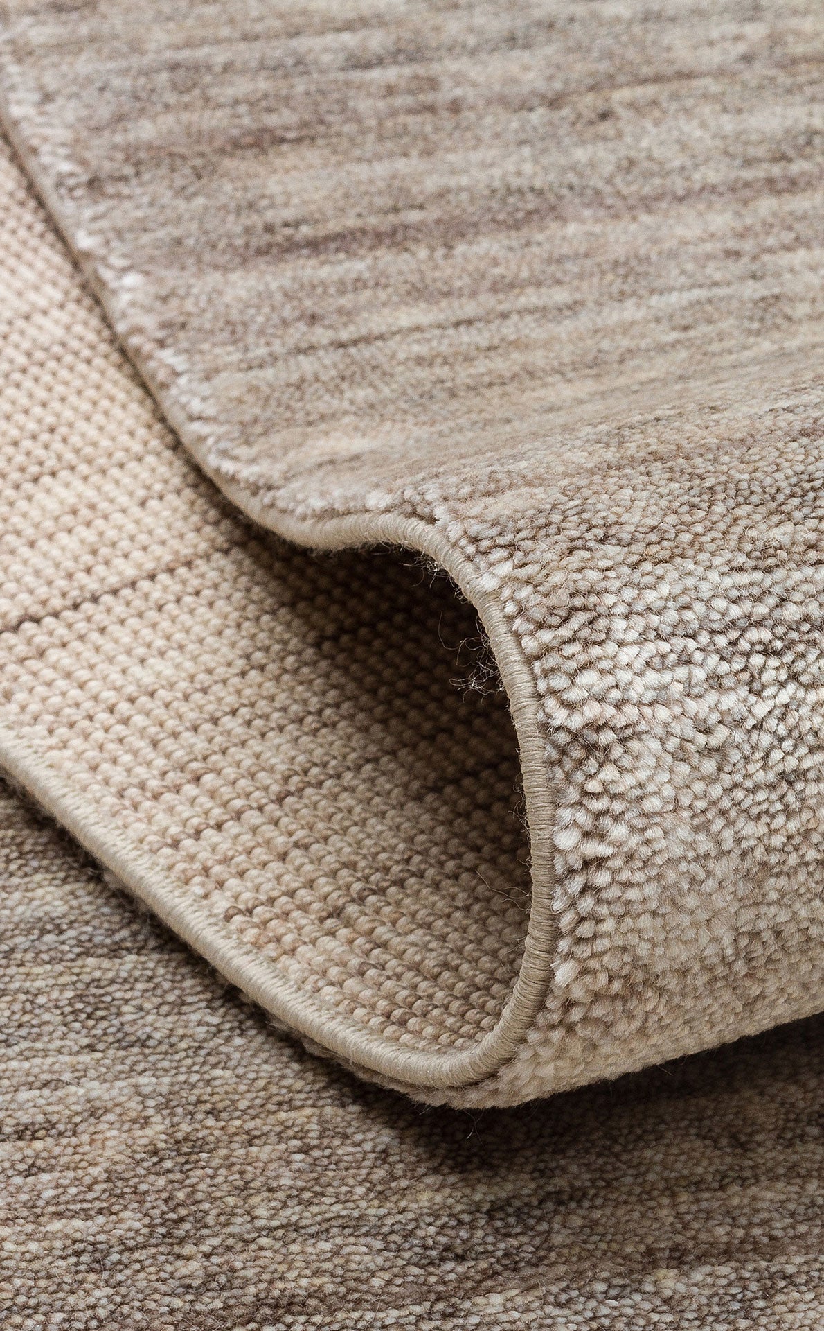 Çarpıcı tasarımıyla TAFTAN TF PLAIN L. VİZON Pakistan Overdyed Uşak Halısı - Taftan Özel Tezgah Halısı