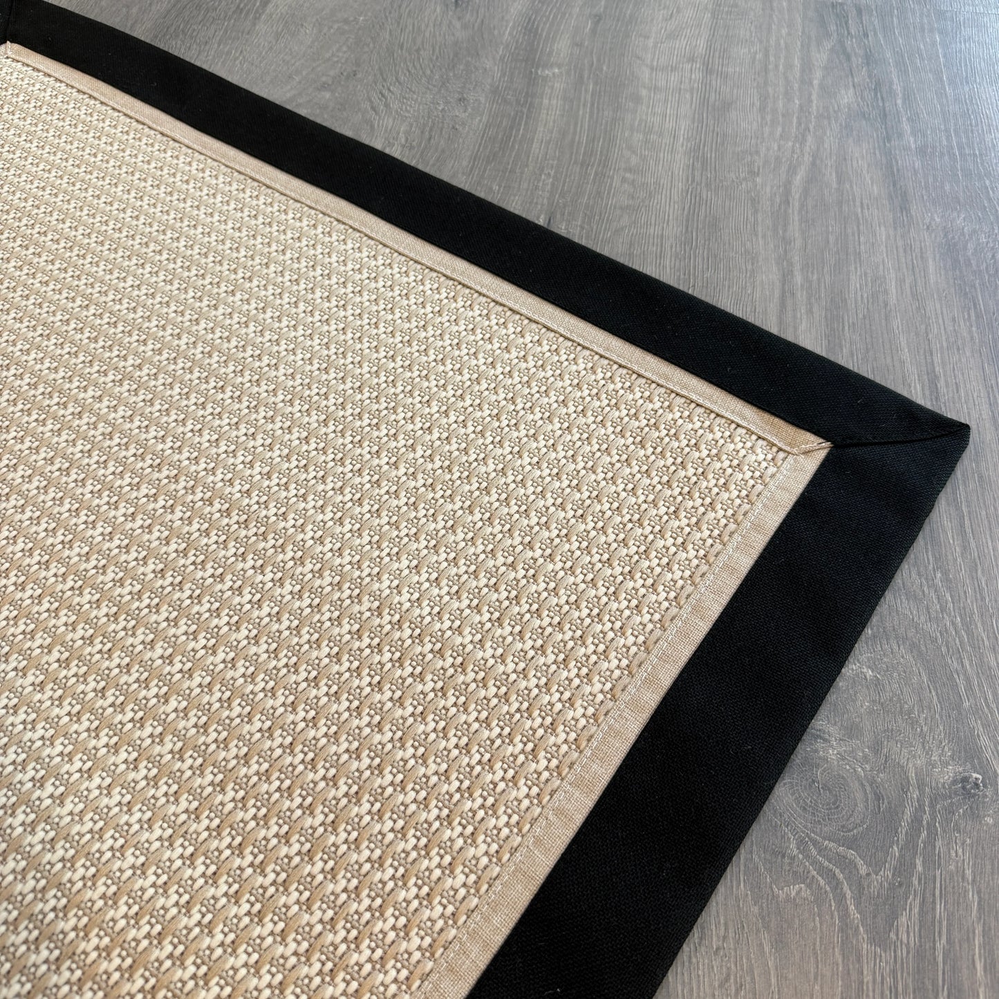 Siyah Krem Çift Kumaş Çerçeveli Krem Sisal Halı - El Yapımı, Dayanıklı, Modern Tasarım -HVSB08