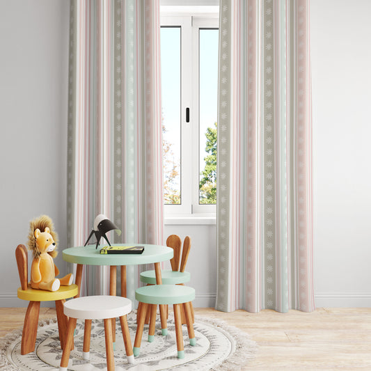 Halı Vagonu HV121 Pastel Tonlar Çocuk Odası Kadife Kumaş Fon Perde, çocuk odası dekorasyonuna uygun, yumuşak ve ipeksi dokuya sahip bir perdedir.