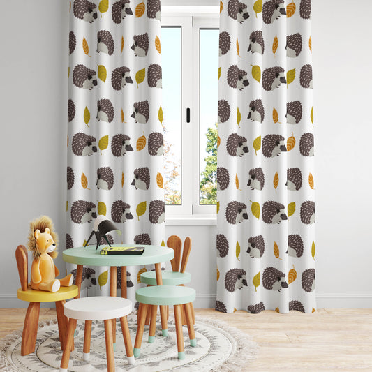 Halı Vagonu HV134 Kirpi Desenli Kadife Kumaş Fon Perde, çocuk odası için ideal bir dekorasyon tercihi.