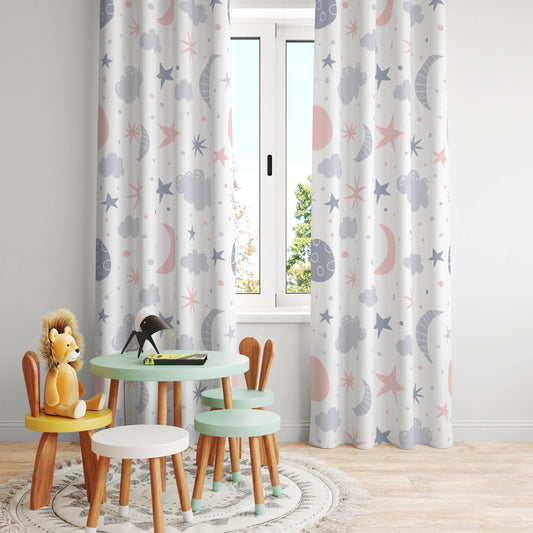 Halı Vagonu HV140 Gökyüzü Temalı Desenli Kadife Kumaş Fon Perde, Çocuk Odası Fon Perde olarak kullanıma uygun, yumuşak dokusu ve renkli tasarımıyla dikkat çekiyor.