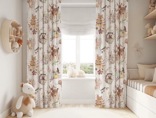 Halı Vagonu HV144 Sevimli Hayvan Desenli Kadife Kumaş Fon Perde, çocuk odası dekorasyonu için ideal, sevimli hayvan figürleriyle tasarlanmış fon perde.