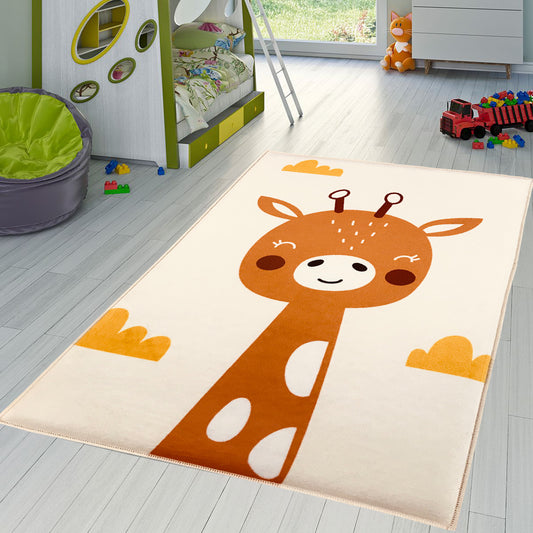 Çocuk odası için sevimli zürafa desenli halı, oyun alanında rahatlık sunuyor.
