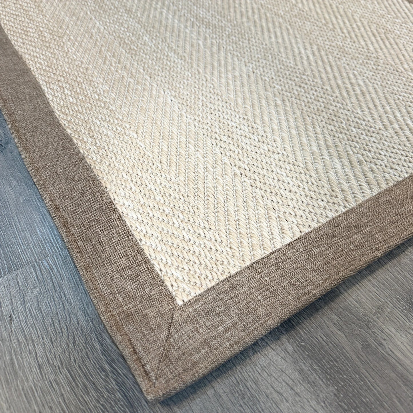 Kahve Kumaş Bordürlü Yumuşak Dokulu Bej Sisal Halı - El Yapımı, Modern Tasarım - HVESB7352 - HALI VAGONU