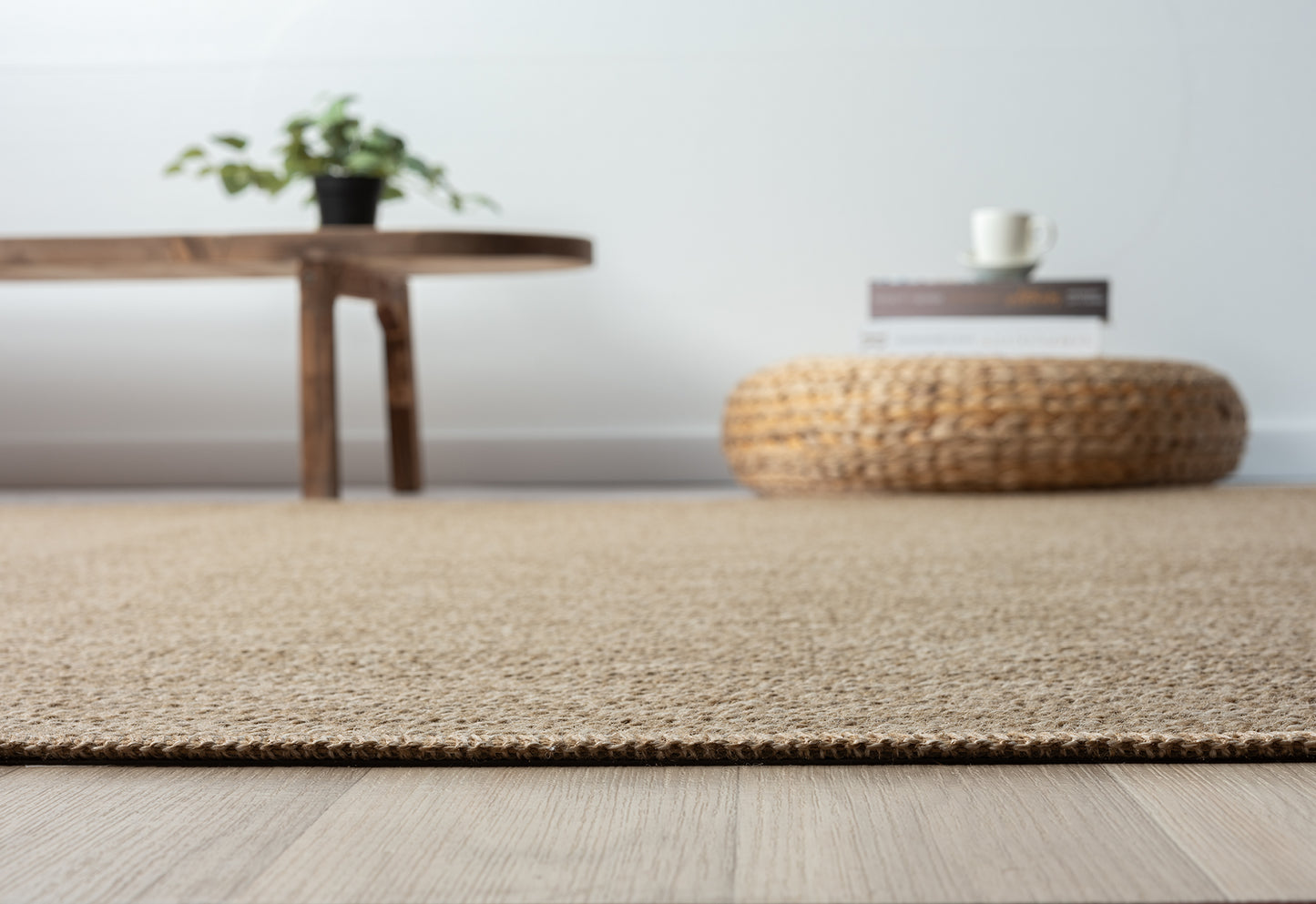 Halı Vagonu Botswana 670 Kahve Sisal Halı'nın flatweave dokusu, hav yüksekliği olmayan bir yapıya sahiptir.