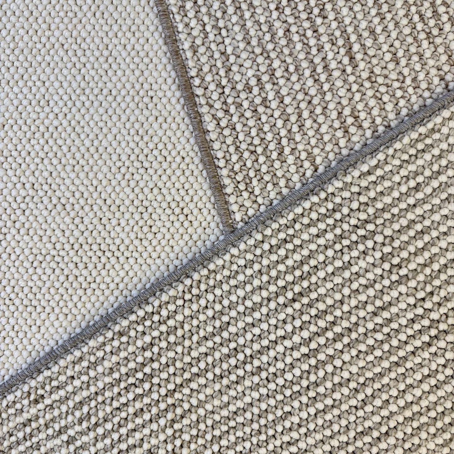 Halı Vagonu Bukle Serisi Beyaz Makine Halısı - Beyaz Bukle Halı temizlik özellikleri.