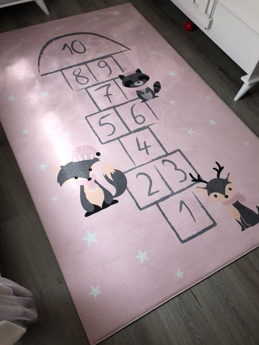 HV320P Seksekli Pembe Çocuk Odası Halısı - Yumuşak, Kolay Temizlenebilir, 3 Kalite Seçeneği