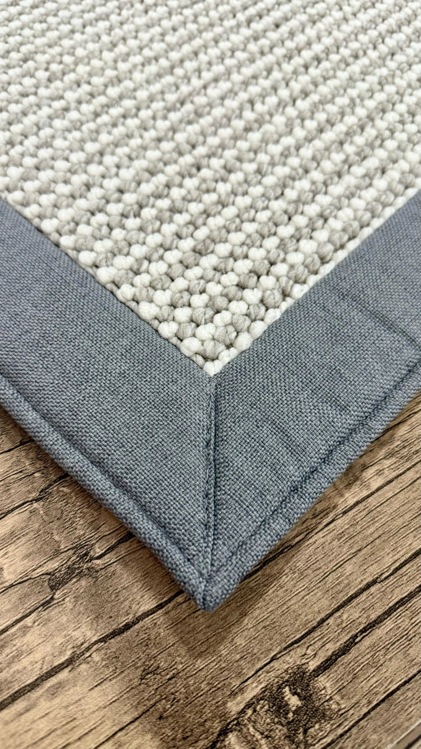 Halı Vagonu El İşçiliği Gri Kumaş Çerçeveli Gri Bukle Halı - HALI VAGONU