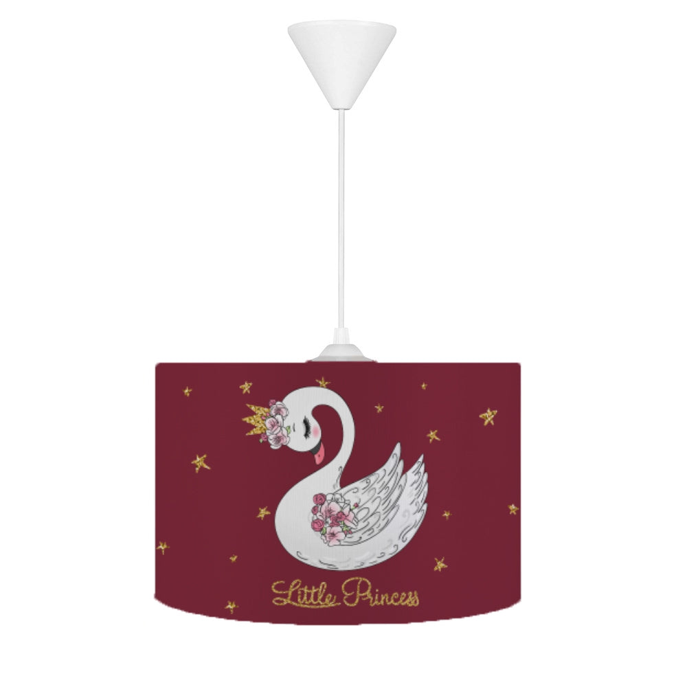 HV360 Kuğulu Çocuk Odası Sarkıt Avize, PVC yumuşak dokulu tay tüyü kumaşıyla, kolay temizlenebilir ve leke tutmaz tasarım. 30cm çapında ve 20cm yüksekliğinde, 55cm ayarlanabilir kablo ile, E27 duy tipiyle çocuk odaları için ideal aydınlatma.