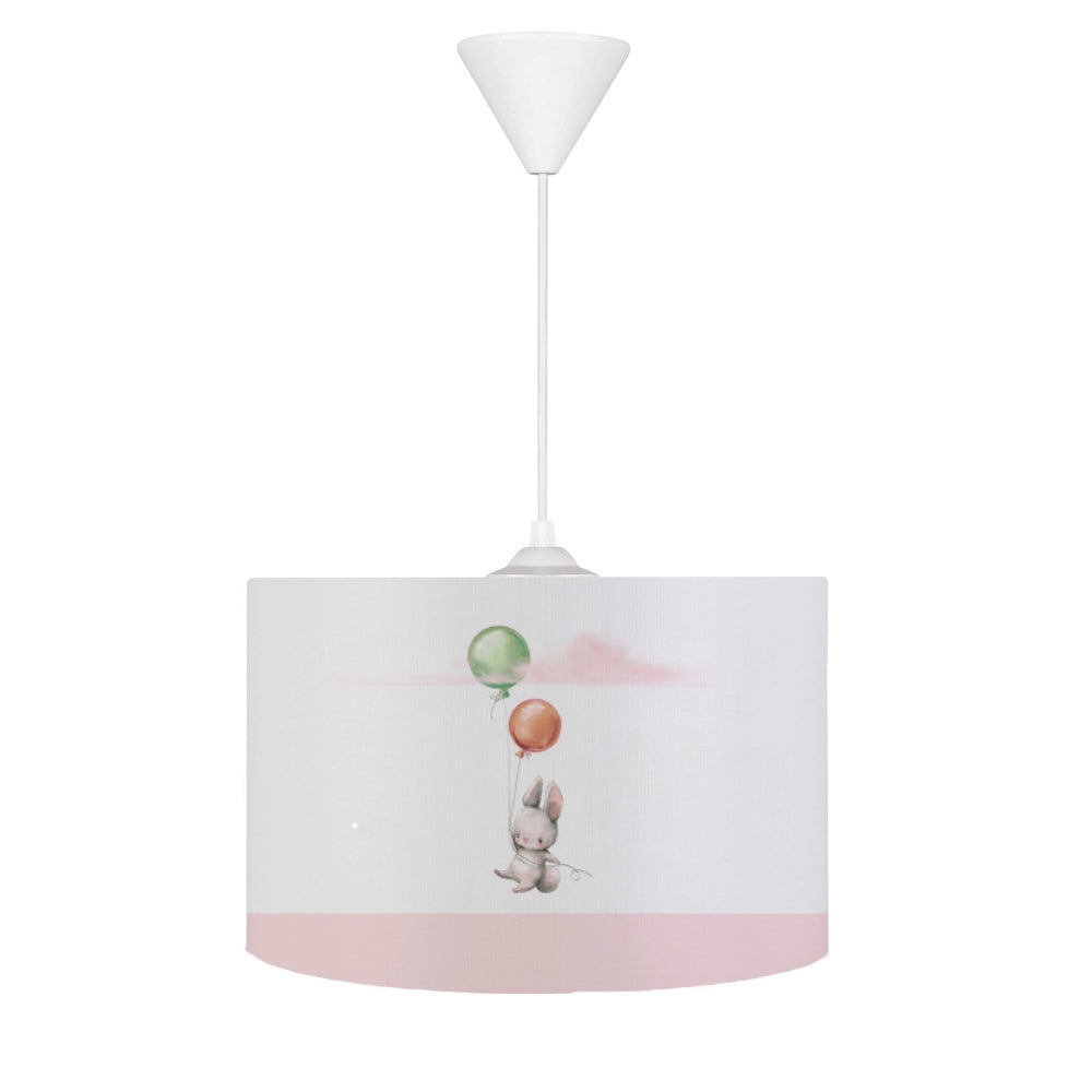 HV364 Tavşanlı Balonlu Çocuk Odası Sarkıt Avize, yumuşak dokulu tay tüyü kumaş kaplama, leke tutmaz özellikte, yüksekliği 20cm, çapı 30cm. Eğlenceli tasarımıyla çocuk odaları için ideal aydınlatma.