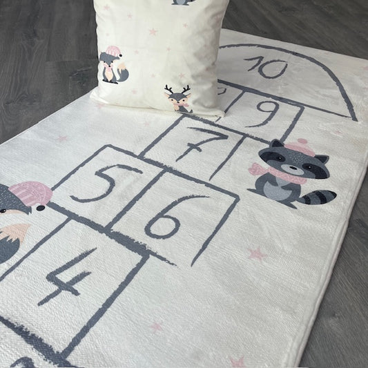 HV320 Seksekli Krem Çocuk Odası Halısı - Yumuşak, Kolay Temizlenebilir, 3 Kalite Seçeneği