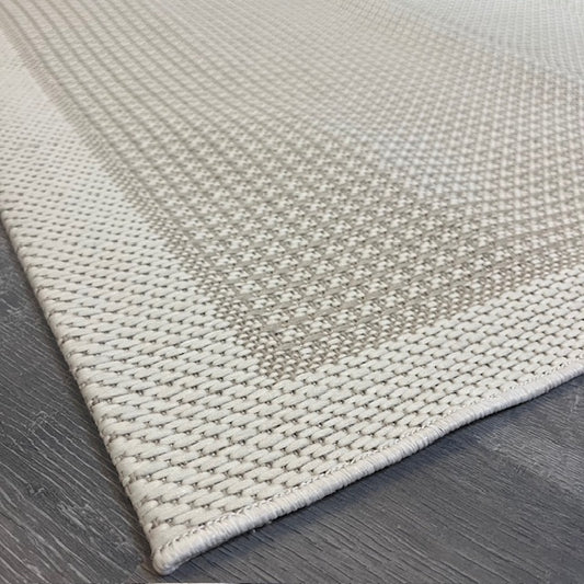 Jüt sisal halının dikiş detayları ve dokusunun yakından görünümü.