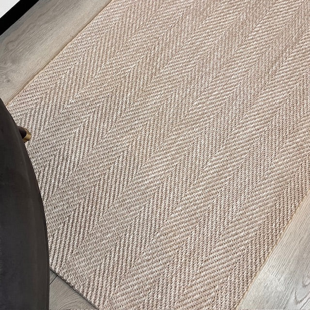 Elit Sisal halının genel görünümü, yer ve dekor ile uyum halinde.