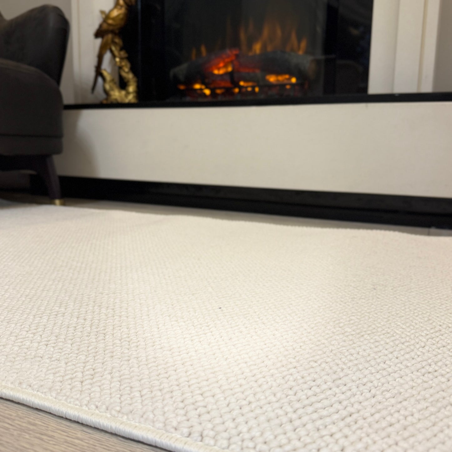 Yakından bakış Halı Vagonu Bukle Serisi Beyaz Makine Halısı - Beyaz Bukle Halı detaylar.