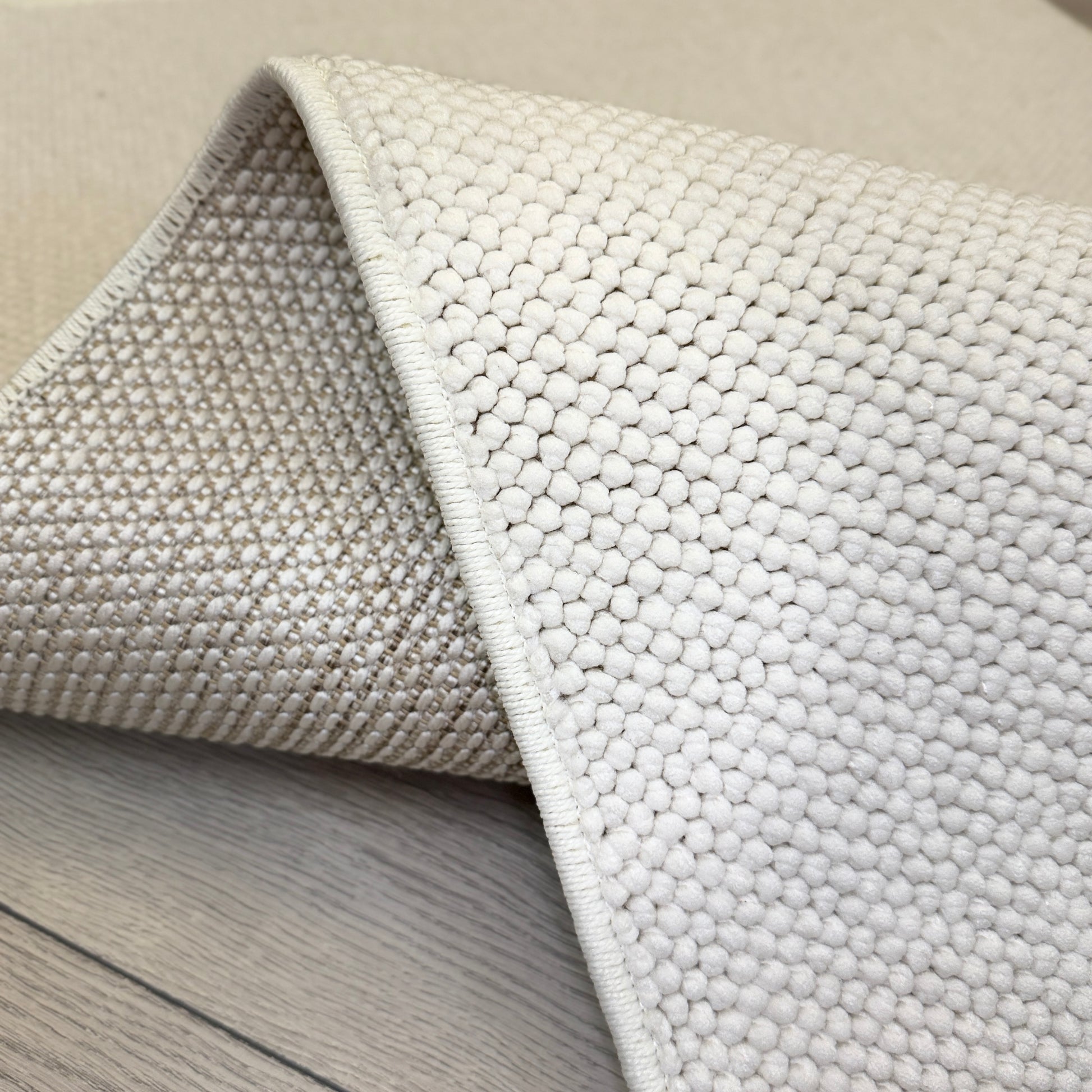 Halı Vagonu Bukle Serisi Beyaz Makine Halısı - Beyaz Bukle Halı görünümü.