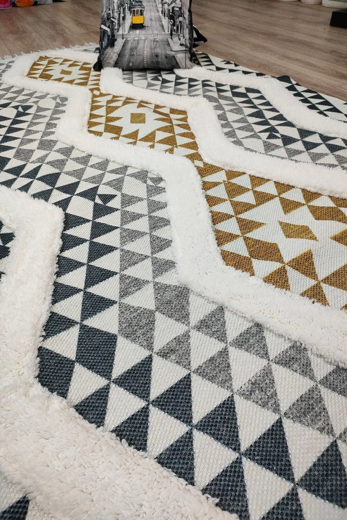 Tafting Kilim Serisi Üzeri Peluşlu Dokuma Taban Dekoratif Kilim