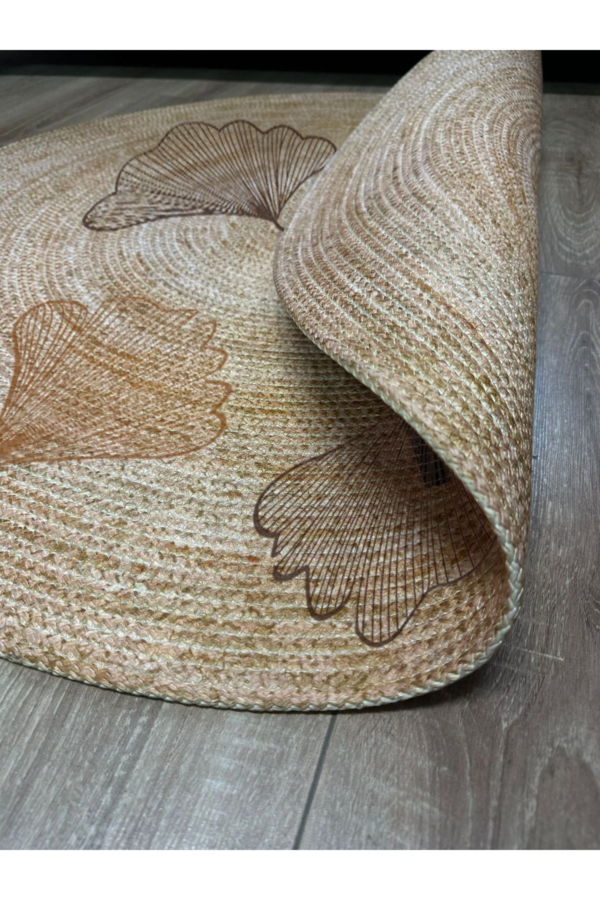 Boho 907 Floral Desenli Örgü Yuvarlak Natural Çift Taraflı Halı detaylı görünümü, jüt ipliklerden üretilmiş, doğal dokusu ile şık bir iç mekan dekorasyonu için ideal.