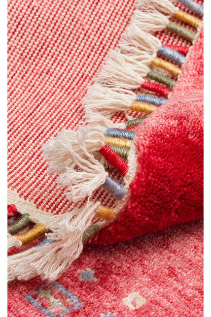 ZARA ZR 06 RED Q Otantik Desenli El Emeği ile Özel Tezgahlarda Üretilen Modern Uşak Halısı