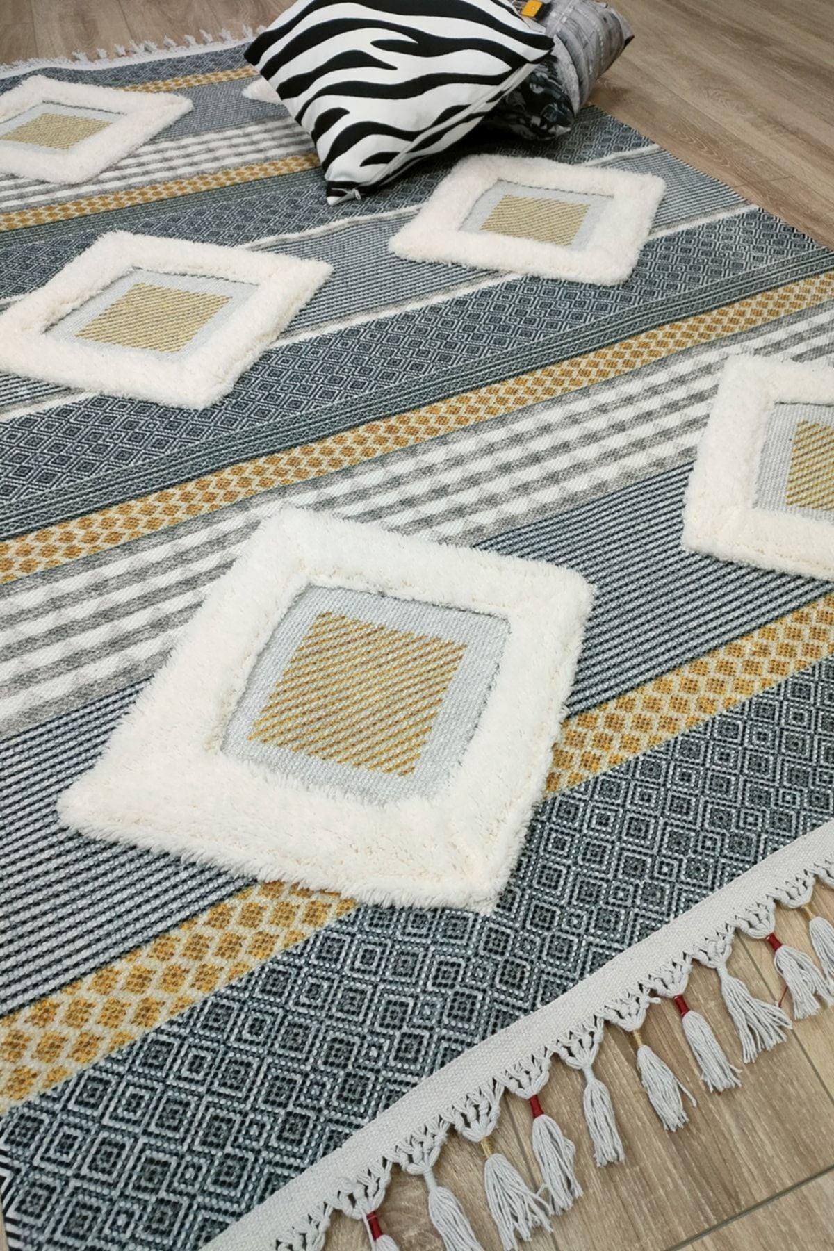 Tafting Kilim Serisi Üzeri Peluşlu Dokuma Taban Dekoratif Kilim