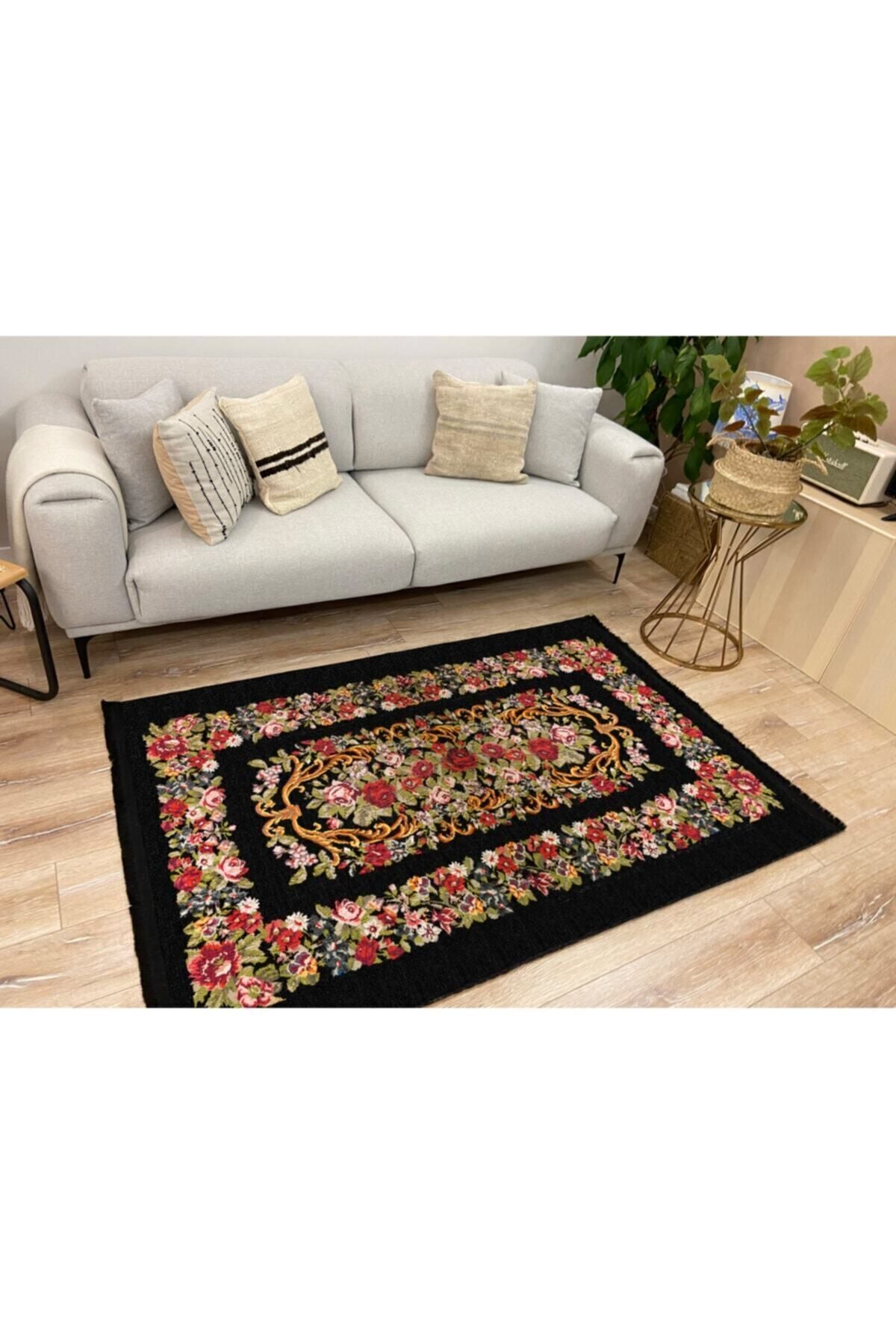 Halı Vagonu 2001 Siyah Tonunda Çiçekli Bordürlü Eskitme Desen Kaymaz Taban Dekoratifl Halı