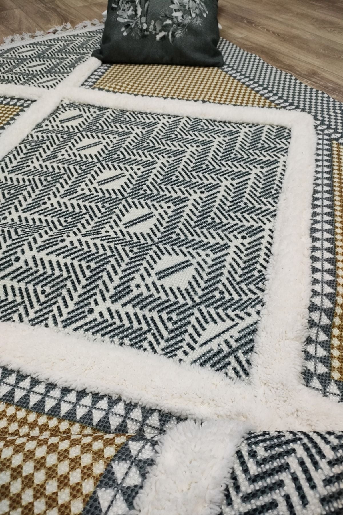 Tafting Kilim Serisi Üzeri Peluşlu Dokuma Taban Dekoratif Kilim