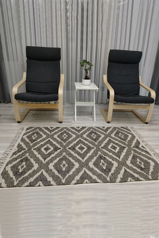 Cotton Serisi Gri Tonlarında Otantik Üçgen Desenli Dekoratif Dokuma Taban Kilim