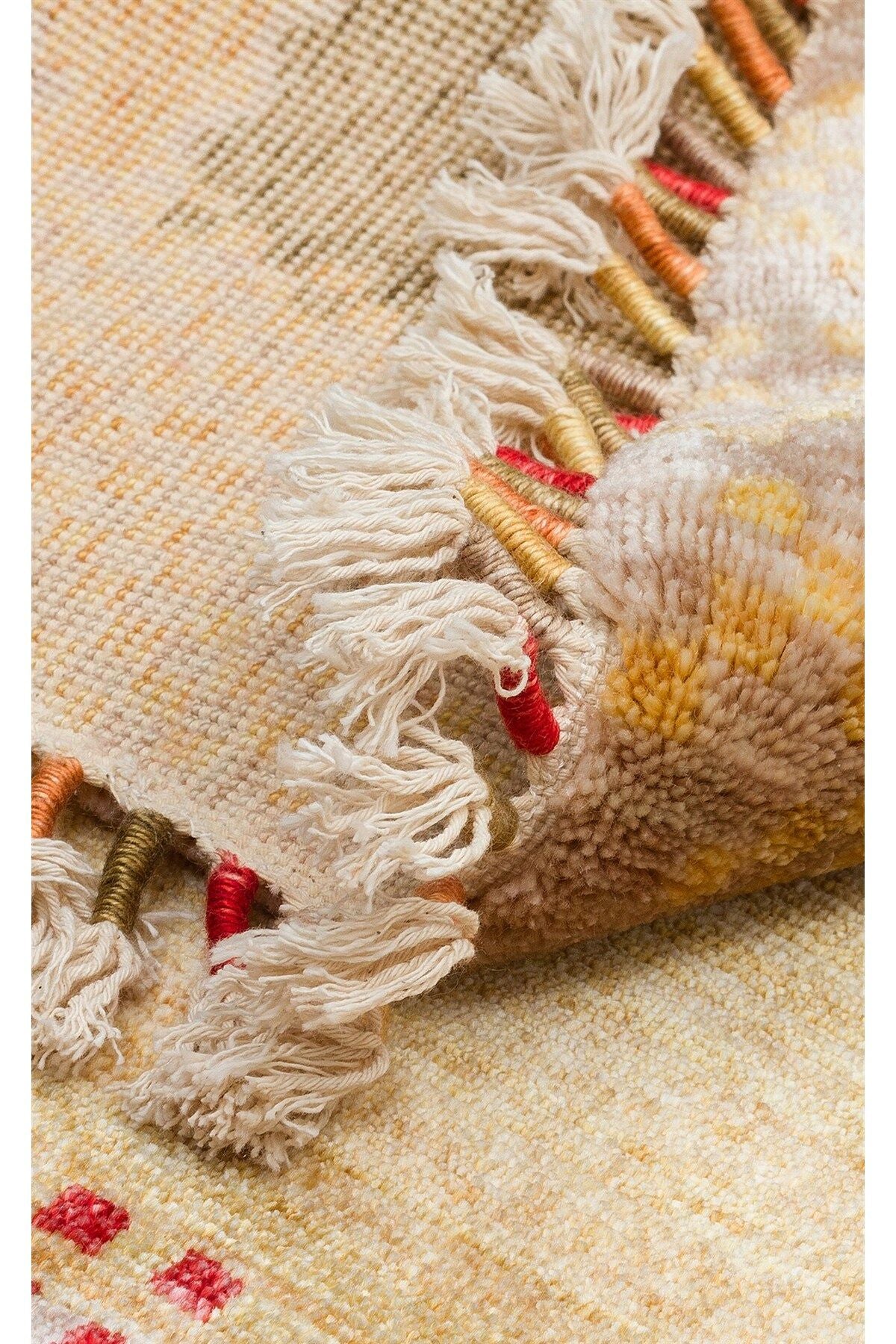 ZARA ZR 07 BEIGE AUTUMN Q Otantik Desenli El Emeği ile Özel Tezgahlarda Üretilen Modern Uşak Halısı