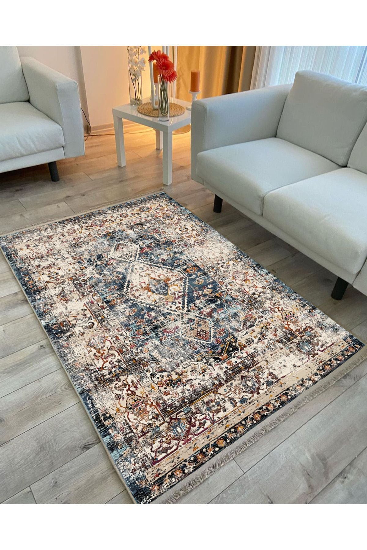 Mars 2162 Krem Ve Mavi Tonlarında Klasik Eskitme Desen Saçakli Dekoratif Halı